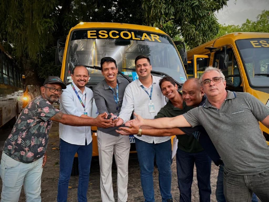 Ônibus escolares Paulista ampliam transporte de estudantes da rede municipal