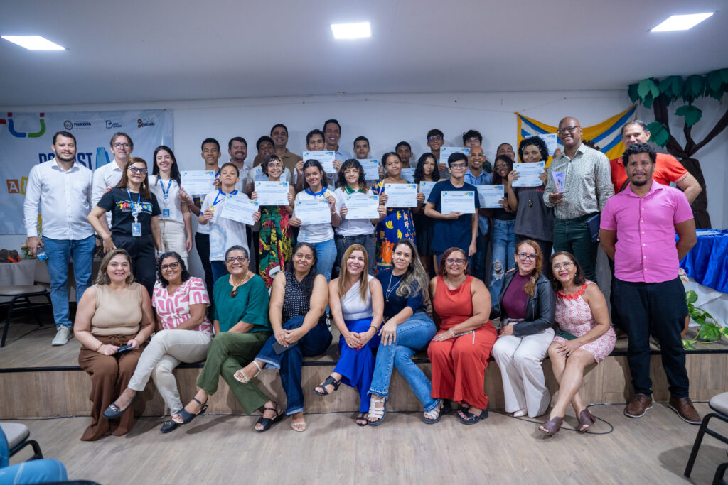 Cerimônia Conquistas que Inspiram homenageia estudantes da rede municipal do Paulista